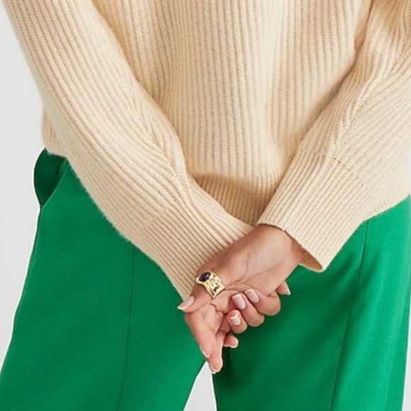 J Crew Ribbed Cashmere Oversized Crewneck Sweater
Ivory Cream Neutral Medium M - Picture 3 of 6